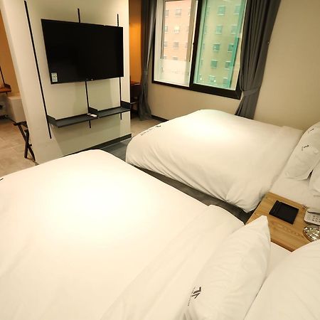 The First Hotel Changwon Exterior photo