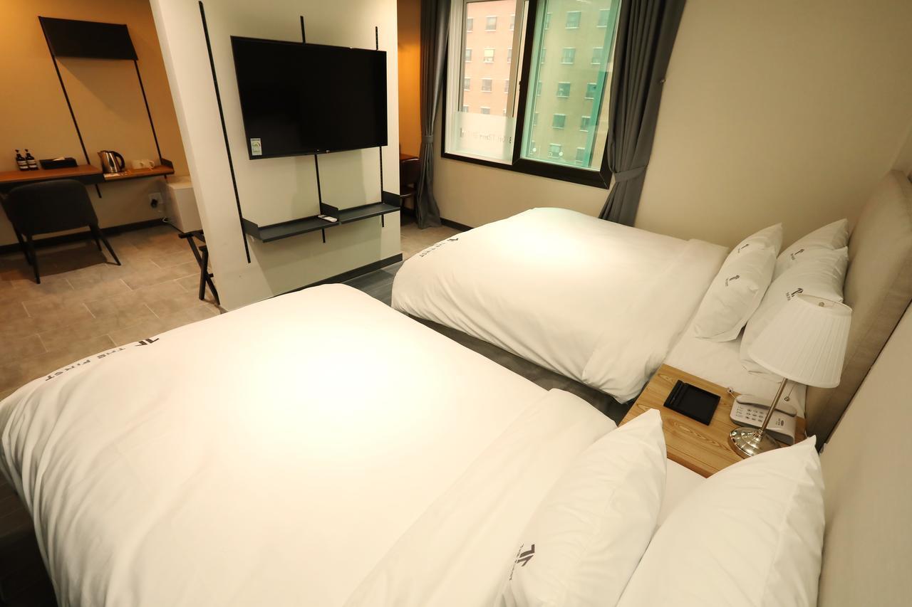 The First Hotel Changwon Exterior photo