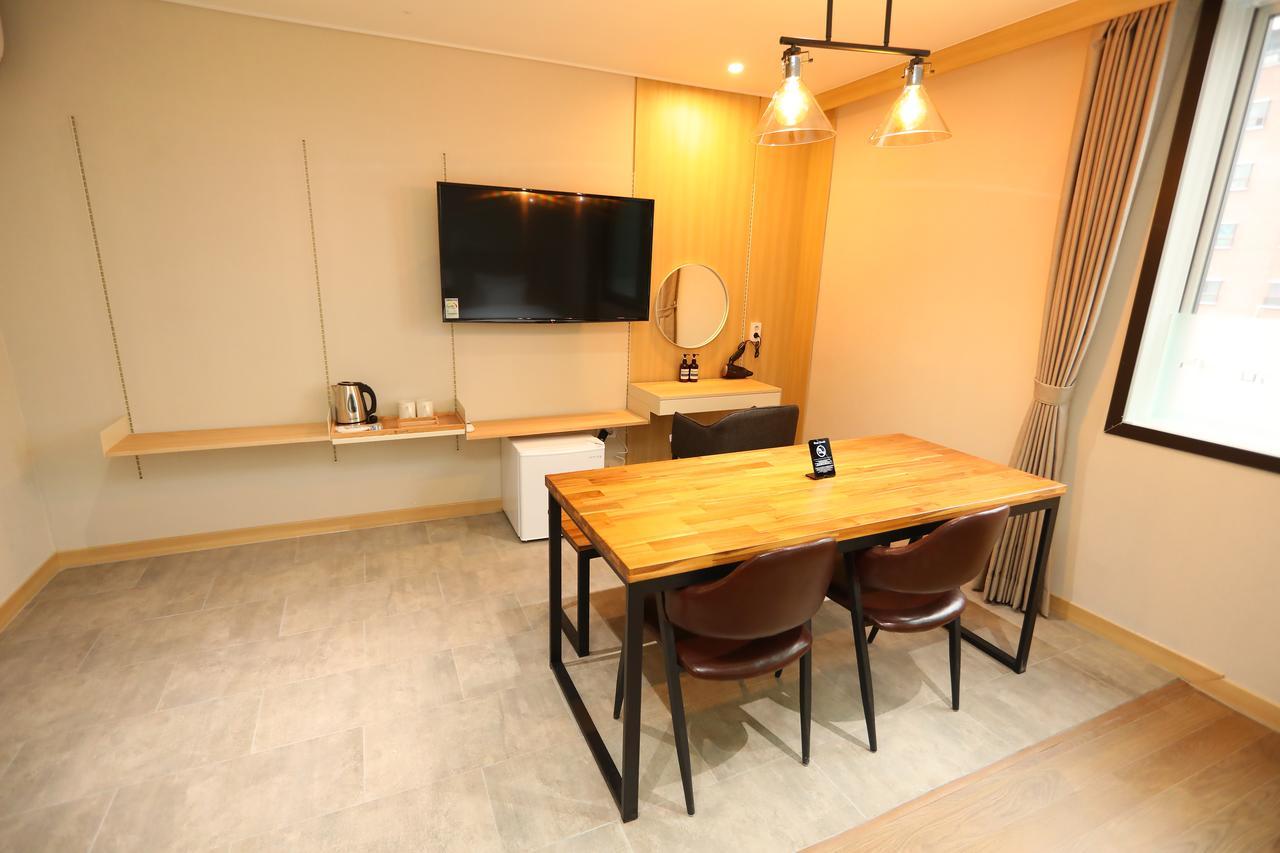 The First Hotel Changwon Exterior photo