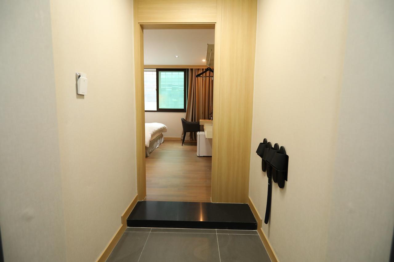 The First Hotel Changwon Exterior photo