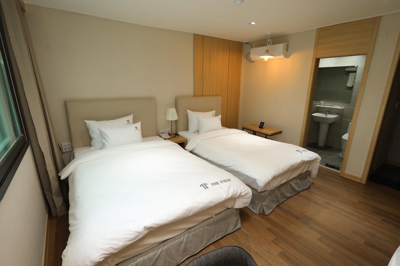The First Hotel Changwon Exterior photo