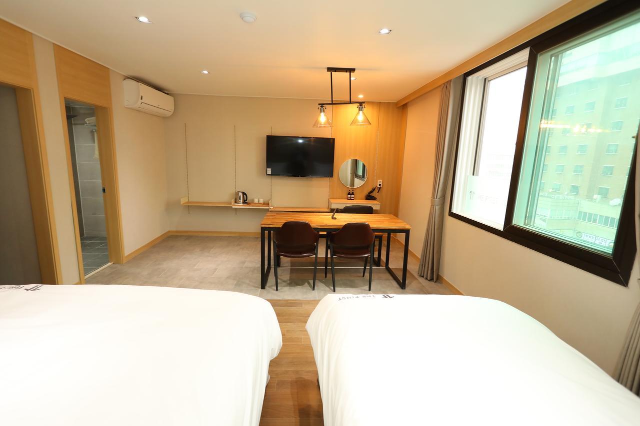 The First Hotel Changwon Exterior photo