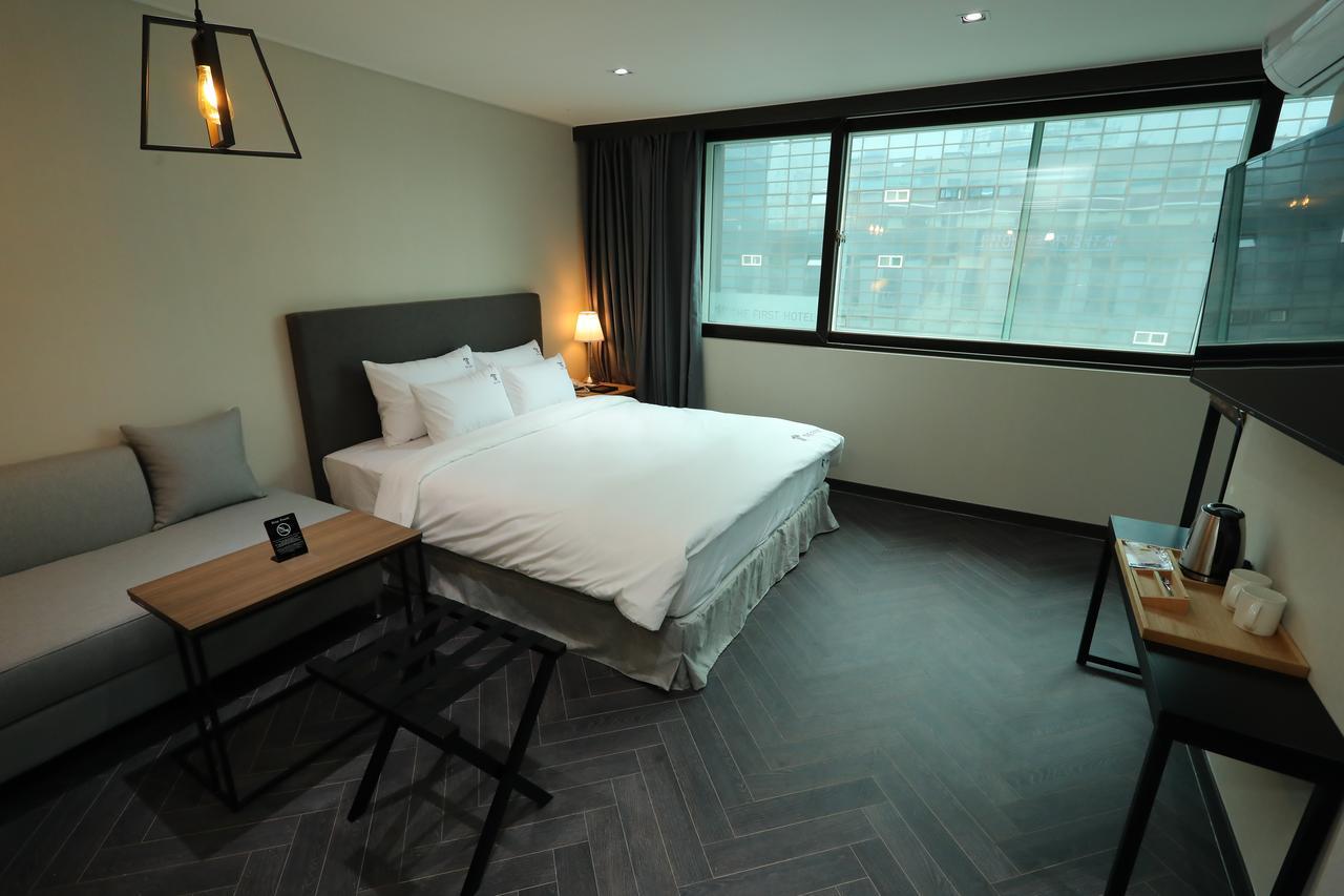 The First Hotel Changwon Exterior photo