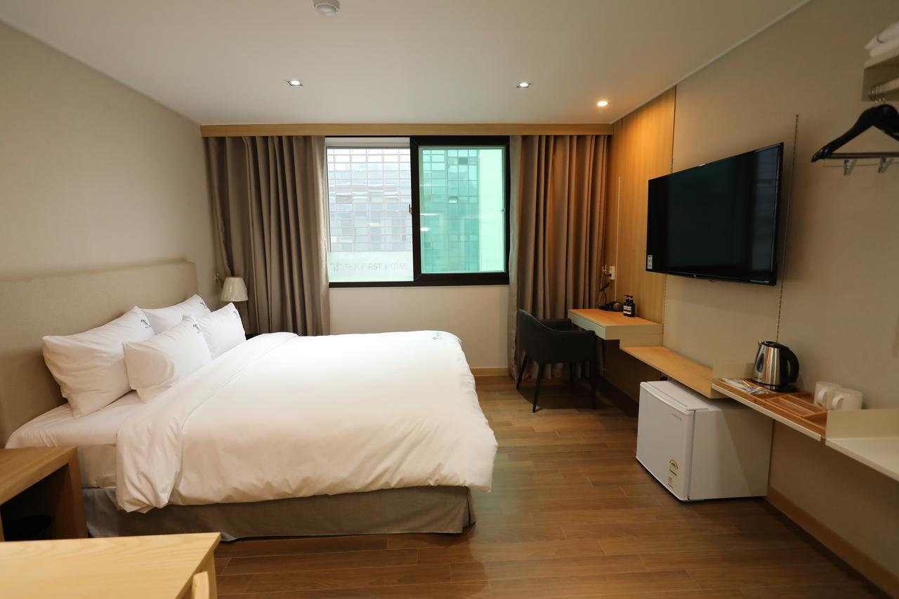 The First Hotel Changwon Exterior photo