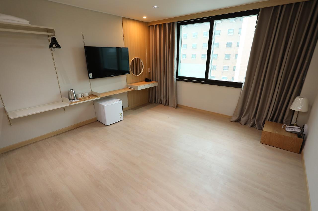 The First Hotel Changwon Exterior photo