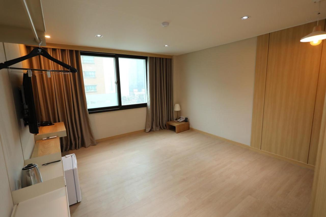 The First Hotel Changwon Exterior photo